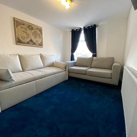 Aquarius Apartment - Sea View - Sleeps Seven Blackpool Dış mekan fotoğraf
